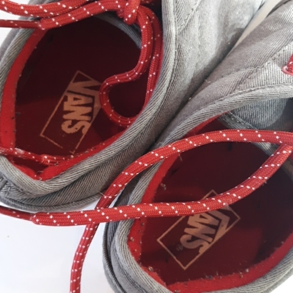 2013 Van's lace up canvas shoes - Picture 6 of 6